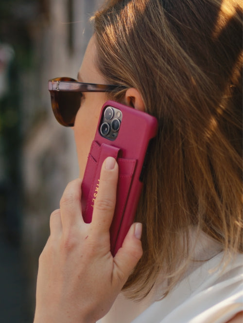 iPhone Hülle mit Strap - Magenta