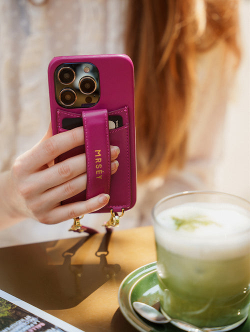 iPhone Hülle mit Strap - Magenta